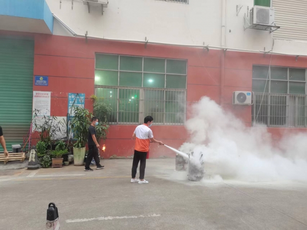 消防演习举行中!得人精工联合工业园区全员进行消防演习