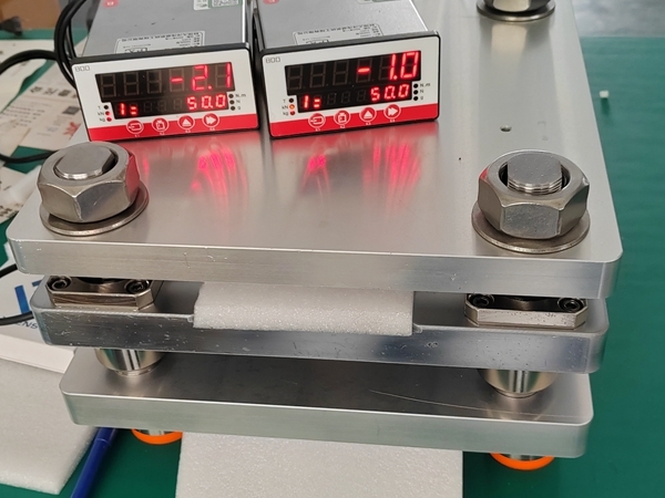 锂电池膨胀力测试工装