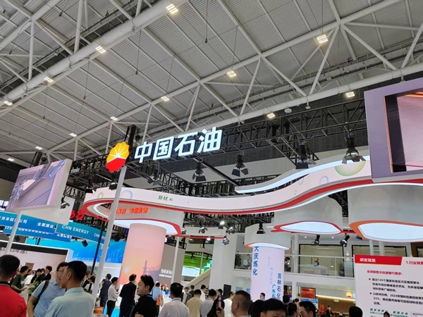 2025橡塑展买家和卖家全球涌动得人精工展会拜访老客户